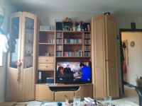 Einen Wohnzimmer Schrank und ein Sofa Nordrhein-Westfalen - Remscheid Vorschau