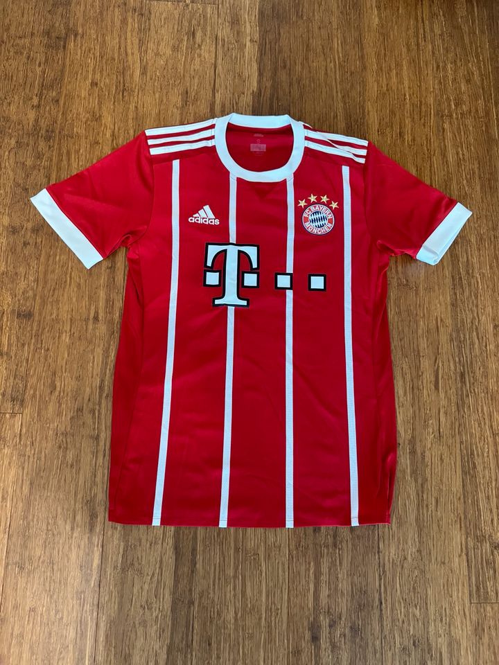 FC Bayern Trikot 2017/2018 in Limburg