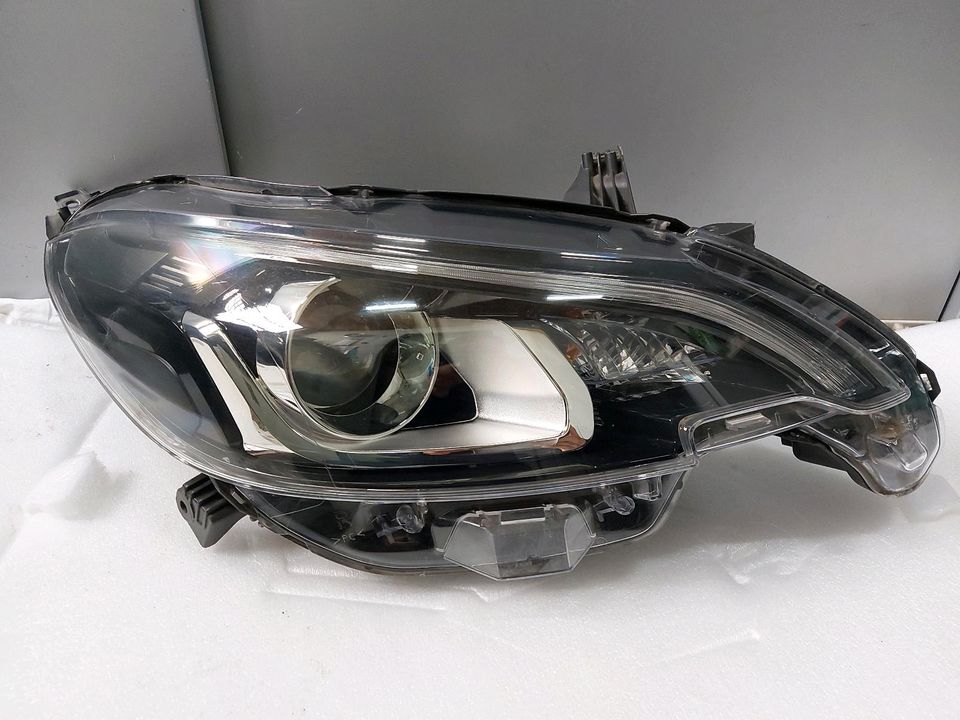 Peugeot 108 Scheinwerfer Halogen Rechts Headlight 90026267 in Essen