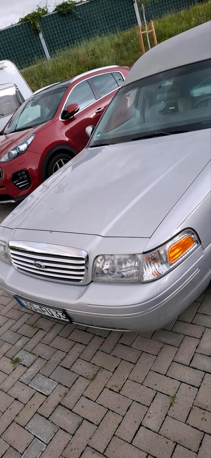 Abbildung des Autos Ford Crown Victoria (Lei…