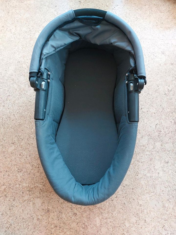 Buggy Quinny Buzz xtra + Babywanne + Adapter in Osteel