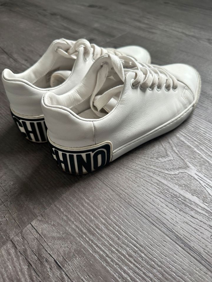 Moschino Sneaker in Elsdorf