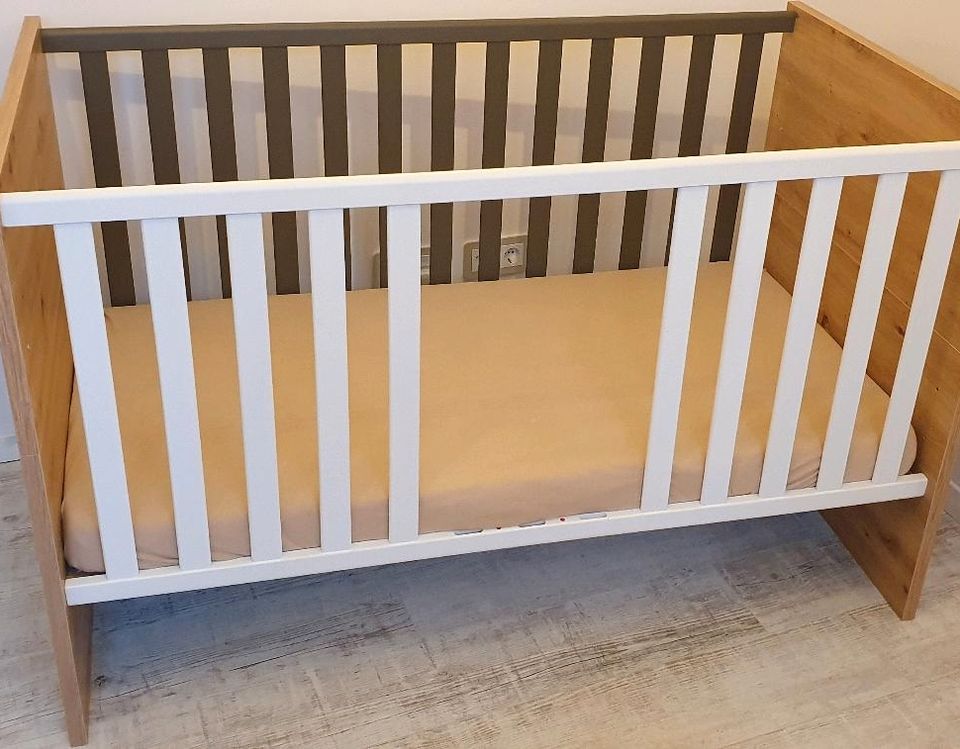 Babybett/Kinderbett, höhenverstellbar in Dorsten