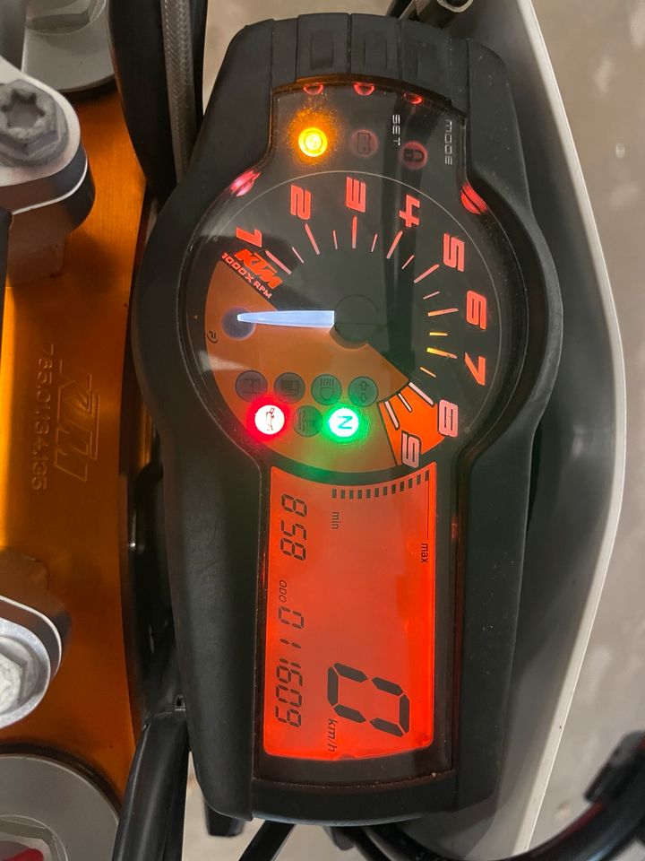 KTM Smcr 699 in Spenge