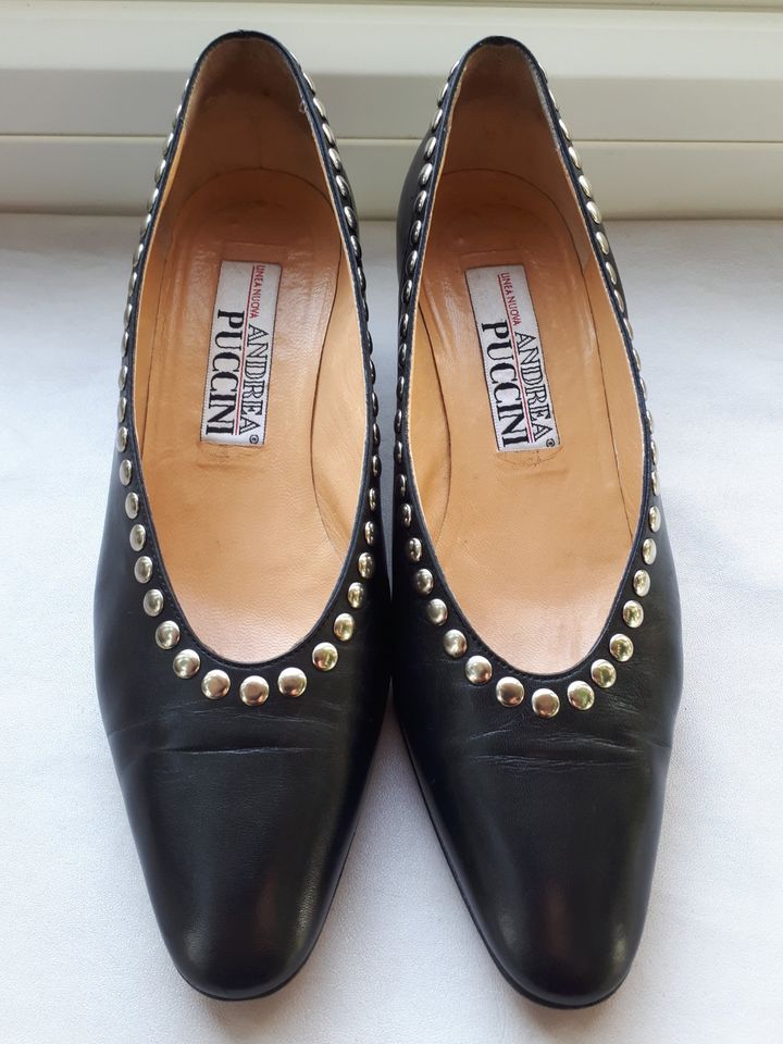 Andrea Puccini Pumps m. Nieten Gr. 39 Leder Schwarz in Mengkofen