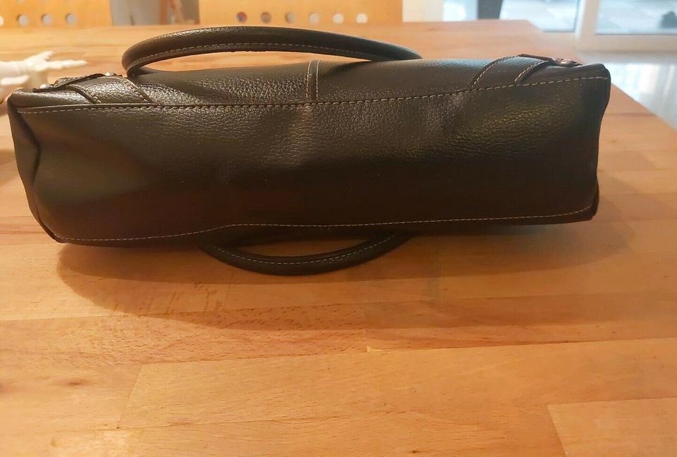 Le Credi Handtasche,  echt Leder, wie neu in Beselich