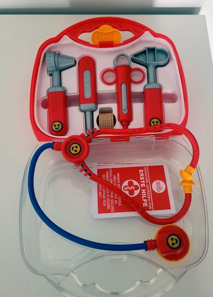 klein Toys Arztkoffer Medizinkoffer Kinder Spritze Stethoskop in Düsseldorf