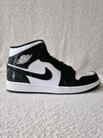 Air Jordan 1 Mid Carbon Fiber weiß schwarz in EUR 46 Hessen - Wetzlar Vorschau