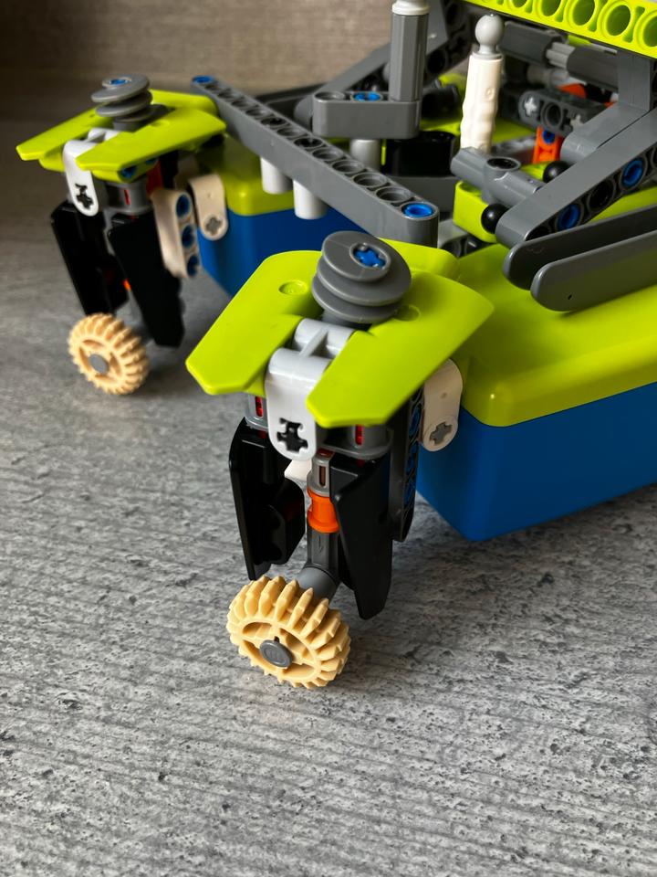 Lego Technic Katamaran 42105 Hubschrauber Boot 3-1 Set-komplett in Fulda