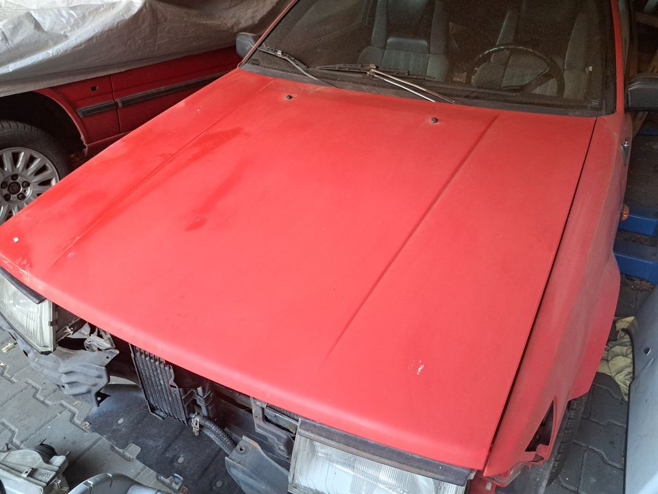 Toyota Corolla AE86 Levin bonnet zero rust in Reinhardtsgrimma