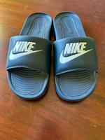 Badeschuhe Herren Größe 44 US10 Nike Badelatschen Nordrhein-Westfalen - Menden Vorschau