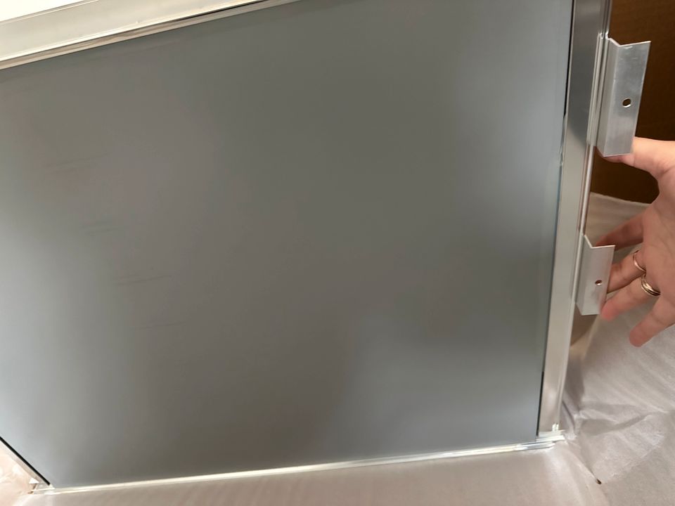 Spiegelschrank Badschrank 50 66 Alu Glasböden Silber in München
