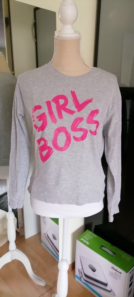 Pullover Shirt Girl Boss H&M Gr. 34 XS in Münnerstadt