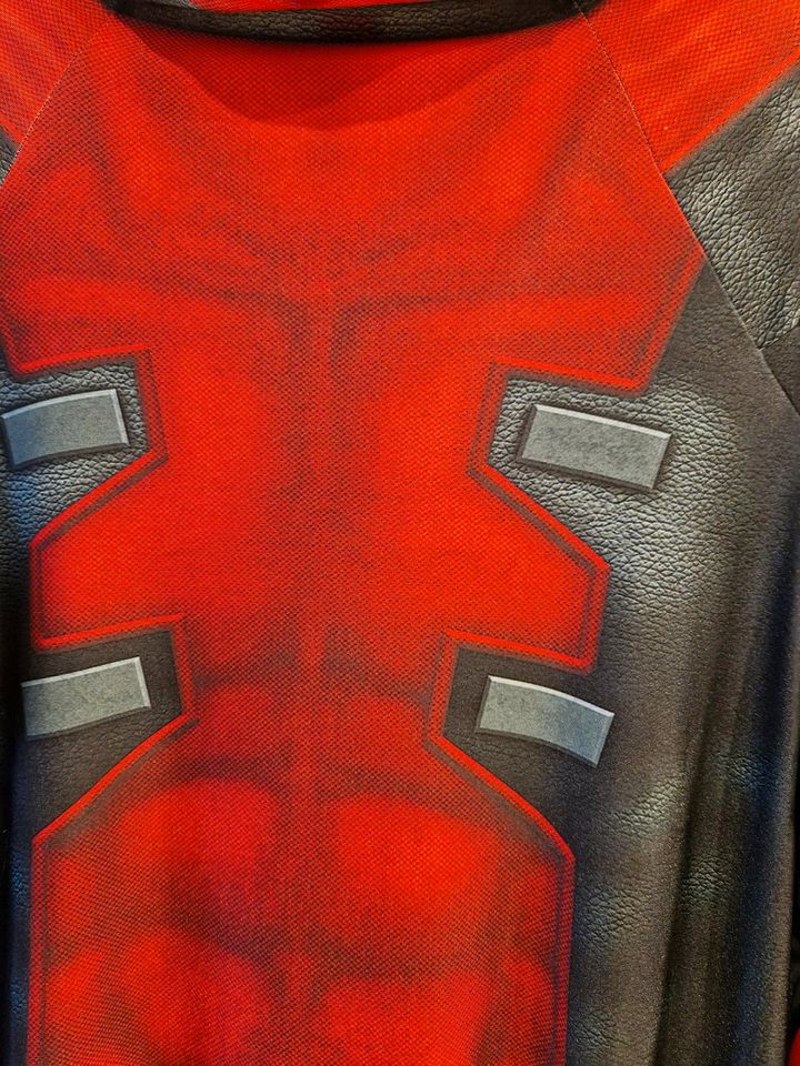 Deadpool Supergeek Designs Bodysuit in Saarbrücken