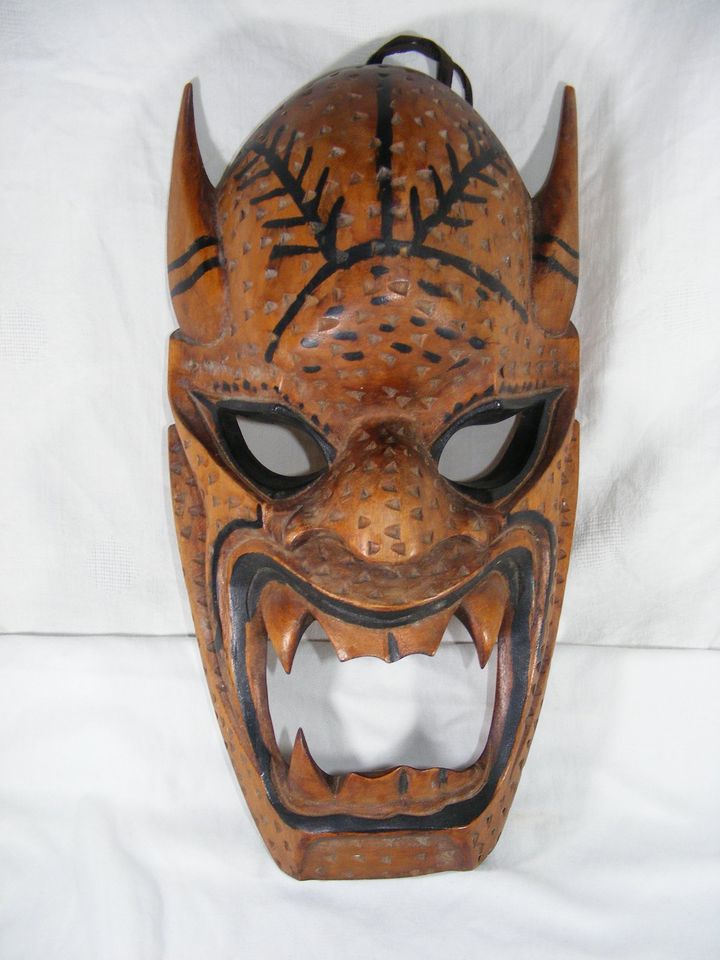 Philippinische Holzmaske Dämon in Hermeskeil