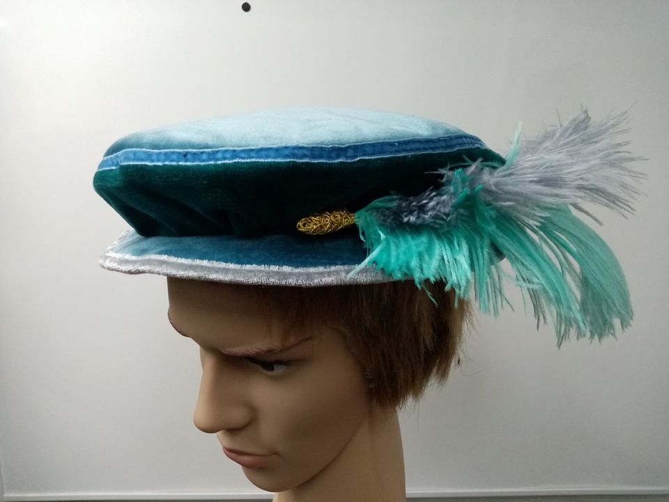Mittelalter Kopfbedeckung Kappe Hut mit Straußenfedern NEU in Osterfeld