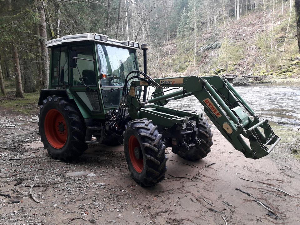 Fendt Geräteträger Vollausstattung Druckluft Frontlader in Böbrach