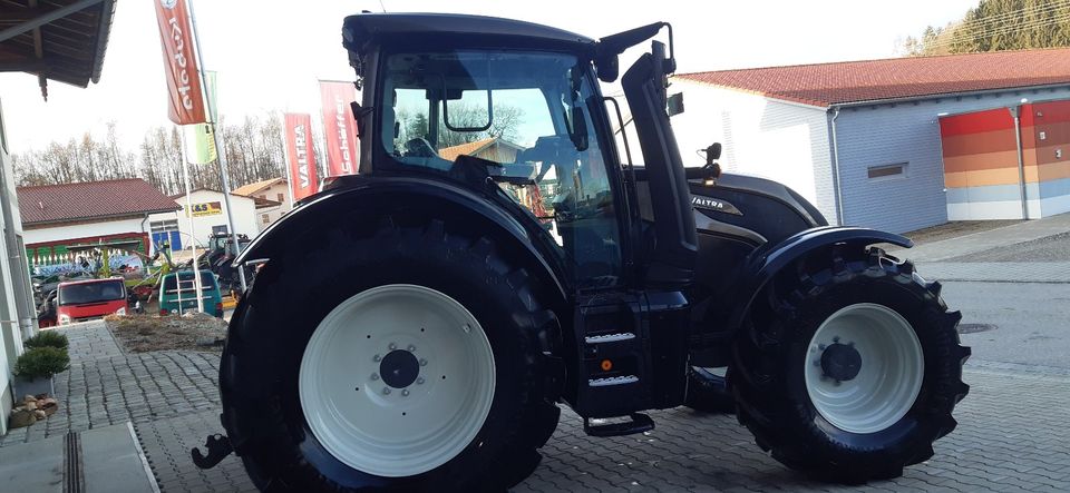 Valtra N175D mit Rüfa + GPS in Höslwang