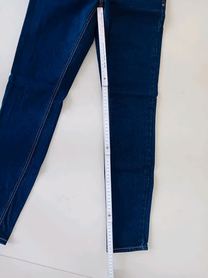 NEU Zara Jeans Größe 36 Slim in Bad Homburg