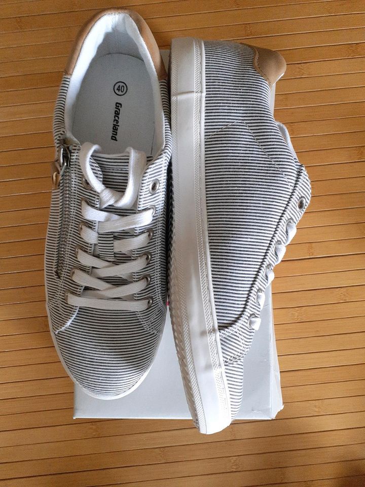 Neue/neuwertige Sneakers Gr. 39, 40, 41 ab 10€ in Harsewinkel