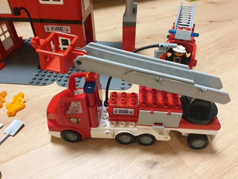 Lego Duplo Feuerwehr Set mit Leiterfahrzeugen, Hubschrauber in Centrum