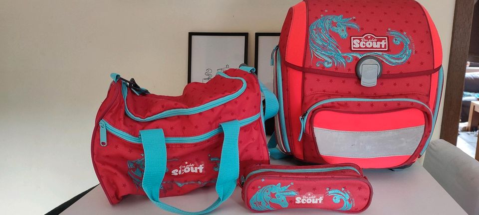 Scout Schulranzen mit Sporttasche in Niederzissen