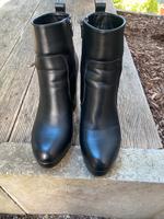 Schöne schwarze Plateau Stiefelletten Größe 39 Kr. München - Grünwald Vorschau