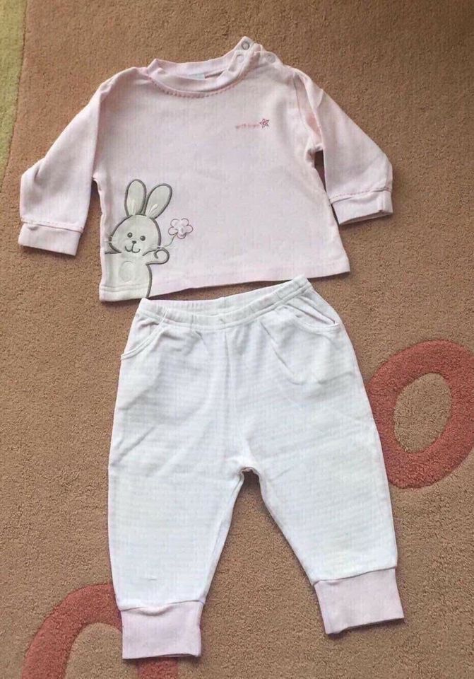 Baby Kinder Klamotten Strampler, Hosen, Shirt, Pullover, Mütze in Altendorf