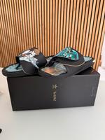 Adidas x Yu-Gi-Oh! Slides – Seto Kaiba & Blue-Eyes Edition Bayern - Aschaffenburg Vorschau