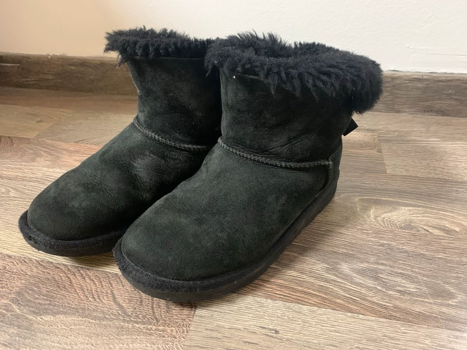 UGG Boots schwarz Größe 33,5 in Frankfurt am Main