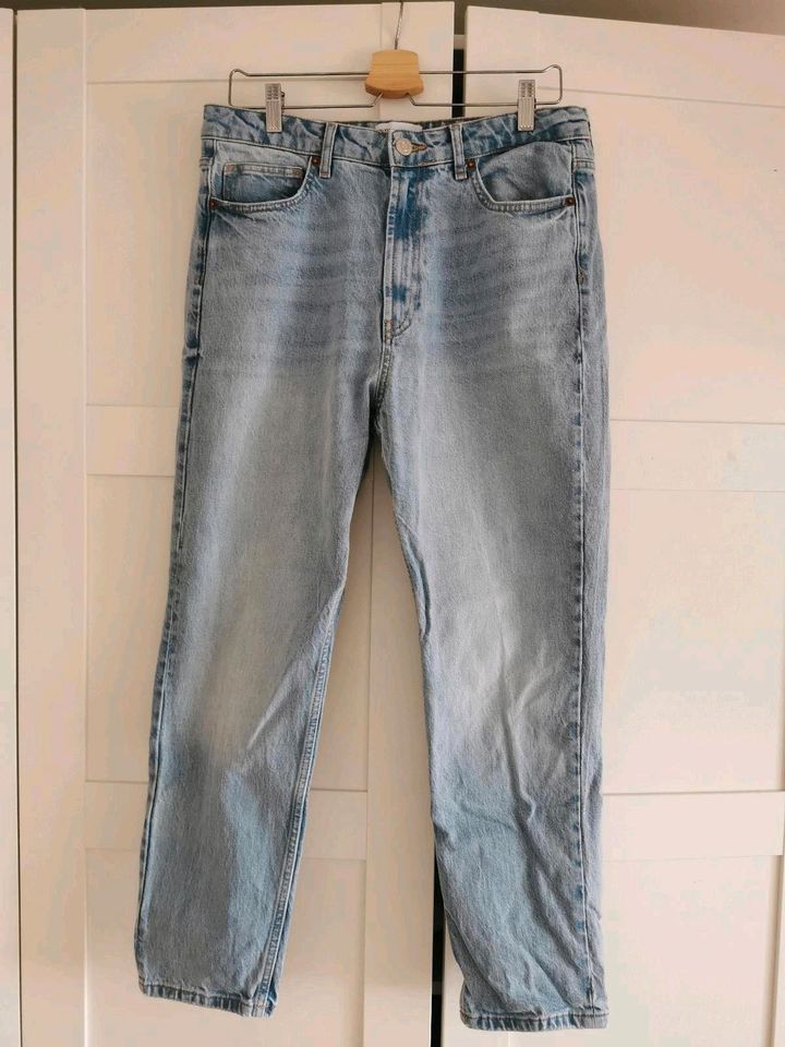 Zara Jeans Größe 42 in München