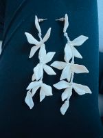 H&M Ohrringe weiss creme lang Perlen Blumen neu Frühling Berlin - Köpenick Vorschau