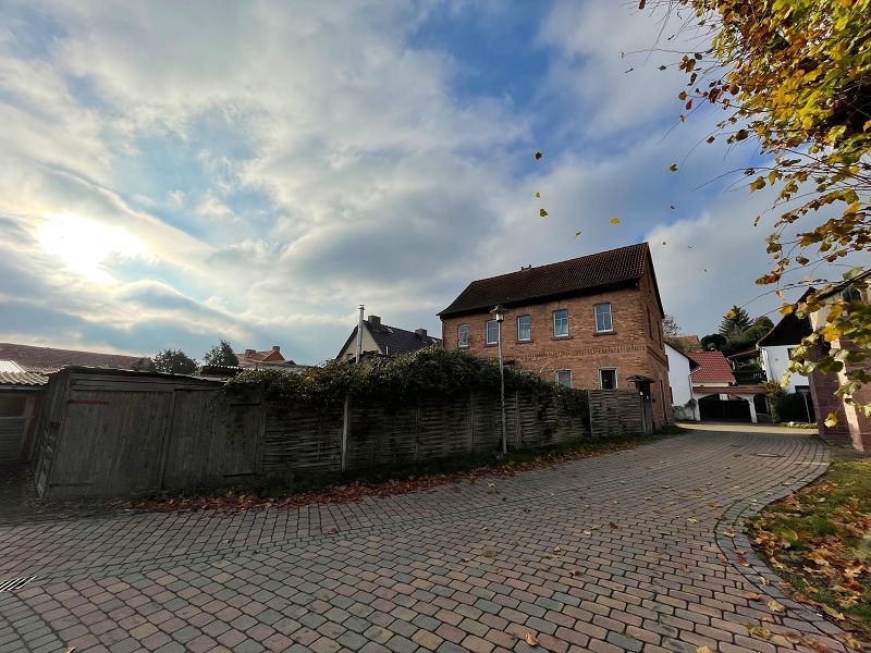 Nur zur Vermietung! Stark sanierungsbedürftiges Einfamilienhaus mit Nebengebäude in Kyffhäuserland in Steinthaleben