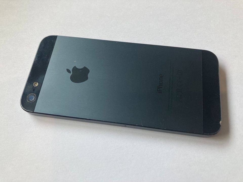 iPhone 5 16GB schwarz ohne Zubehör Model A1429 in Lügde
