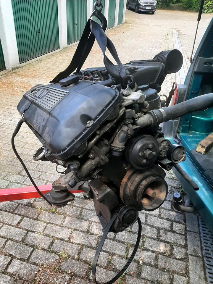 Bmw X3 E83 Bmw 3er E46 5er e39 Motor M54B30 Benziner 3lt in Herten