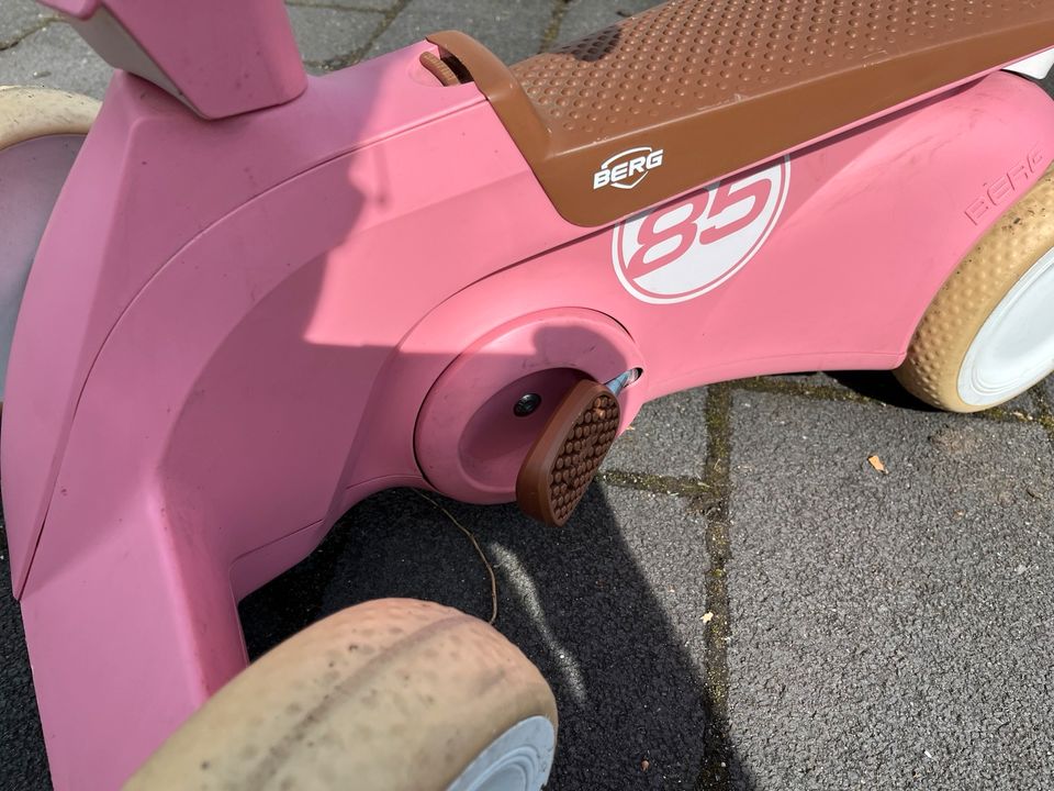 Berg Go 2 2 in 1 Rutschauto Laufrad Dreirad Retro pink in Hamminkeln