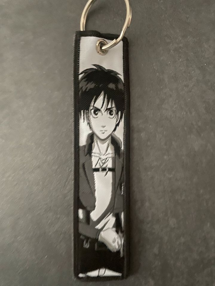 Anime Schlüsselanhänger AOT Eren jäger in Alpirsbach