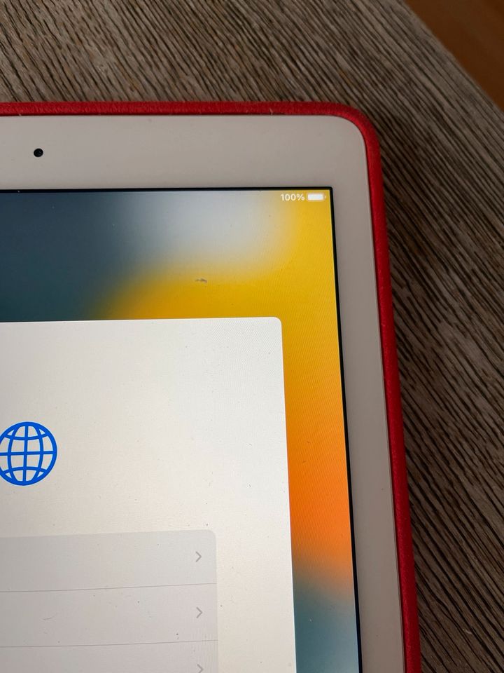Apple iPad Air 2 Wifi Gold inkl. originalem Smart Cover in rot in Hamburg