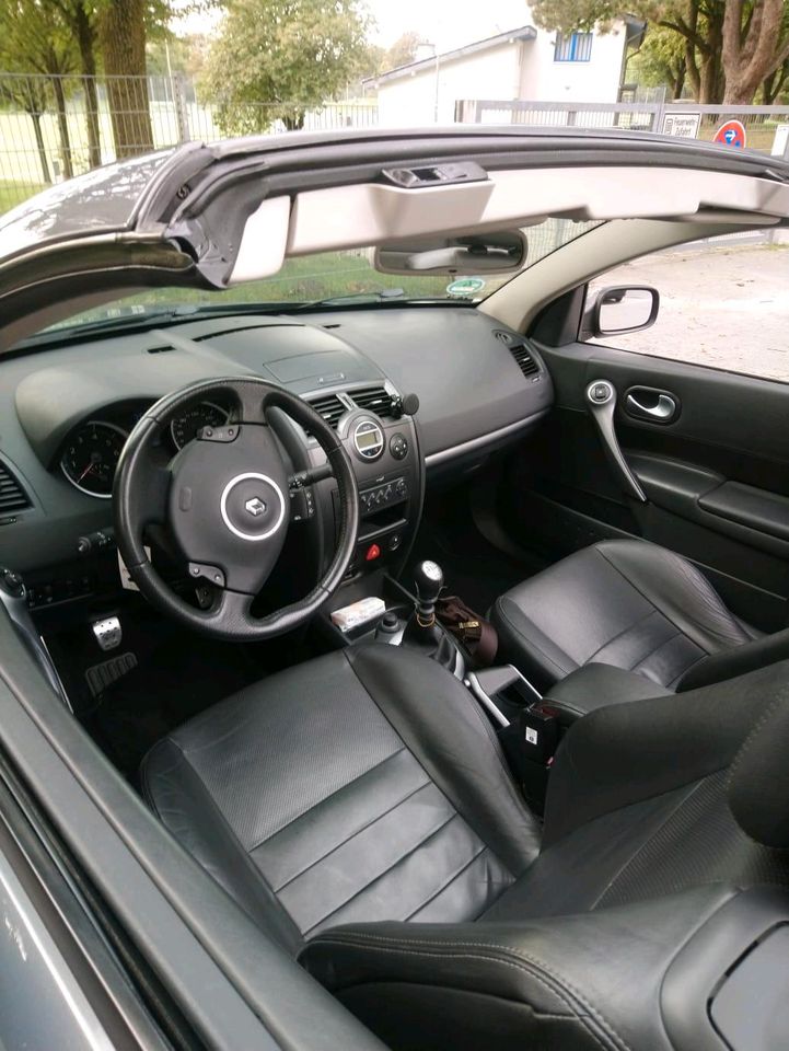 Renault Megane 2 CC Cabrio "Top Zustand" in Paderborn