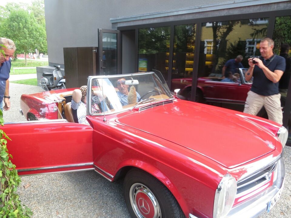 Oldtimer Cabrio Auto - Mercedes Benz SL 230 / 280 Pagode - 1964 in Hilzingen