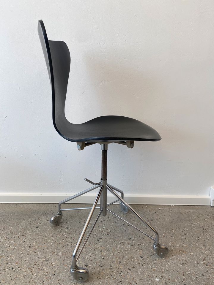 * 1v2 ARNE JACOBSEN FRITZ HANSEN 3117 DREHSTUHL ROLLEN STUHL BÜRO in Berlin