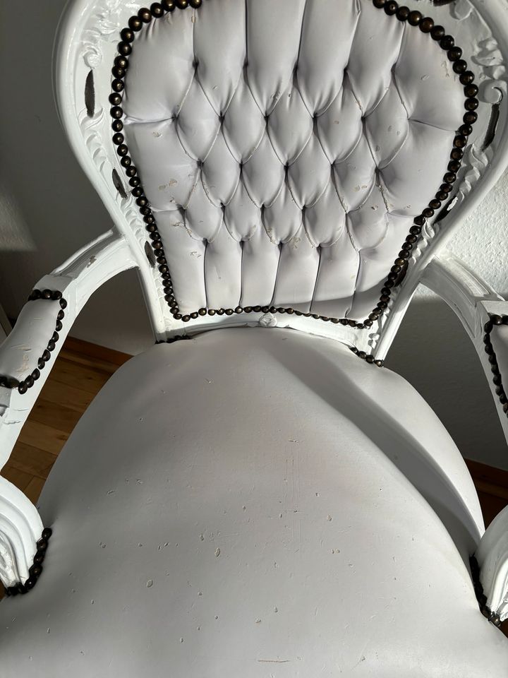 Antik Barock Stuhl mit Armlehnen, weiß glänzend in Düsseldorf