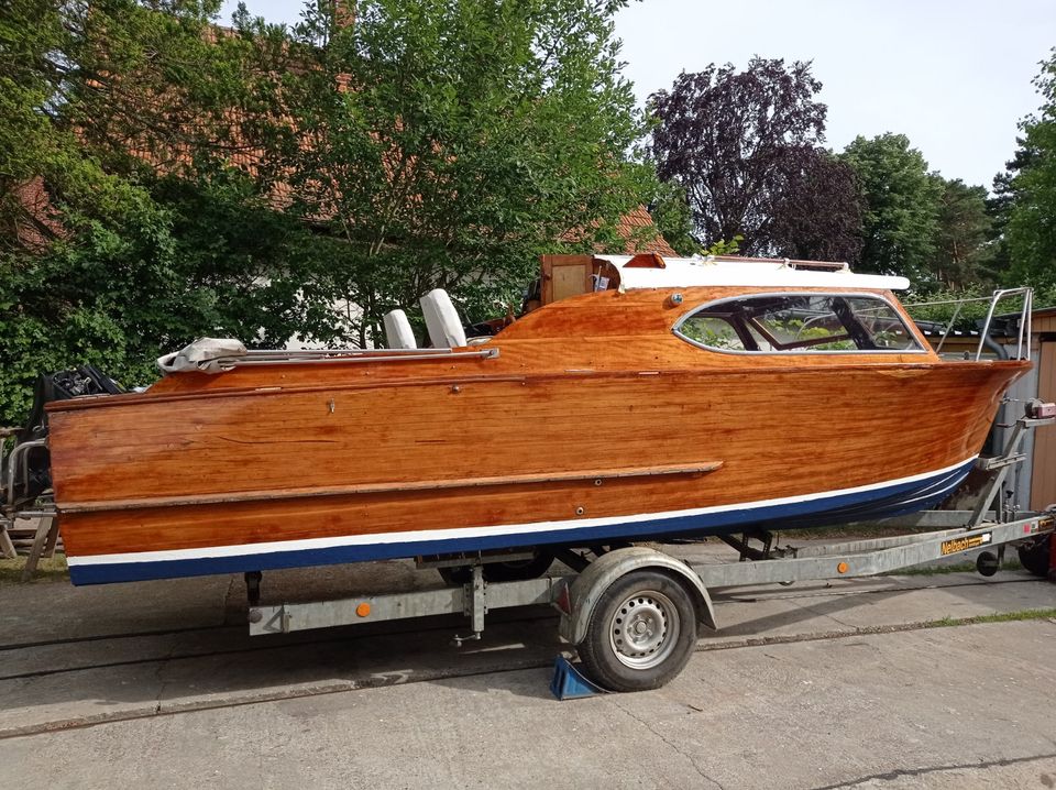 Holzkajütboot Donau / Liegeplatz in Berlin