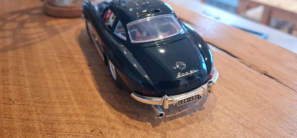 Burago Modellauto Mercedes 300 SL (1954) in Mettingen