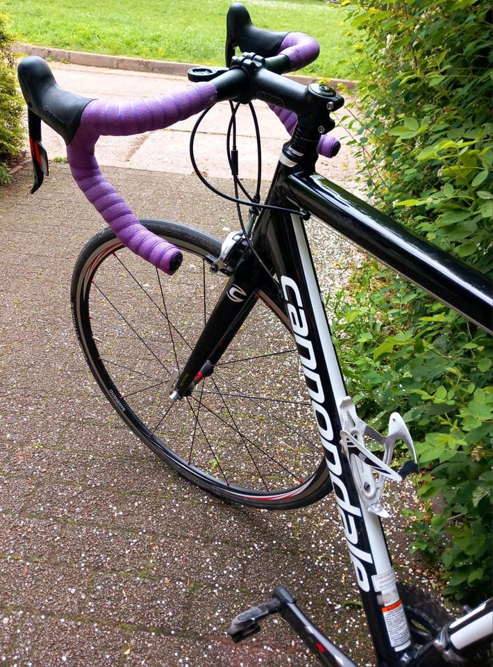 Cannondale Caad Optimo + Tacx Rolle (SRAM Red, Shimano, Rennrad) in Körner