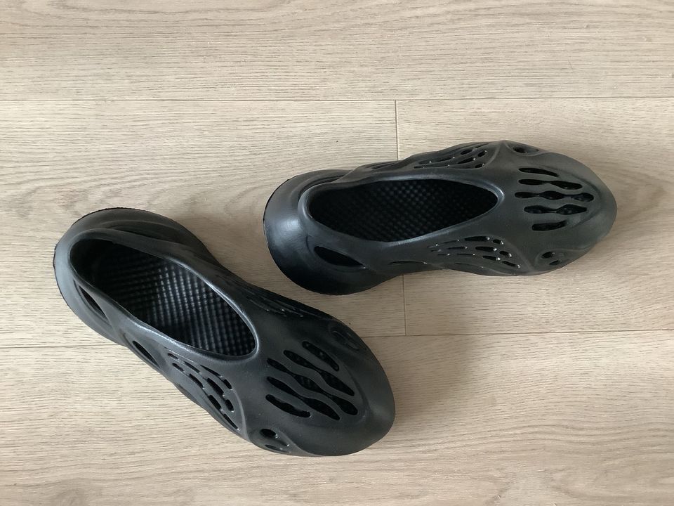 Crocs Schuhe schwarz neu in Hamburg