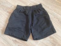 kurze Stoffhose / Sporthose in Größe 128 Frankfurt am Main - Bergen-Enkheim Vorschau