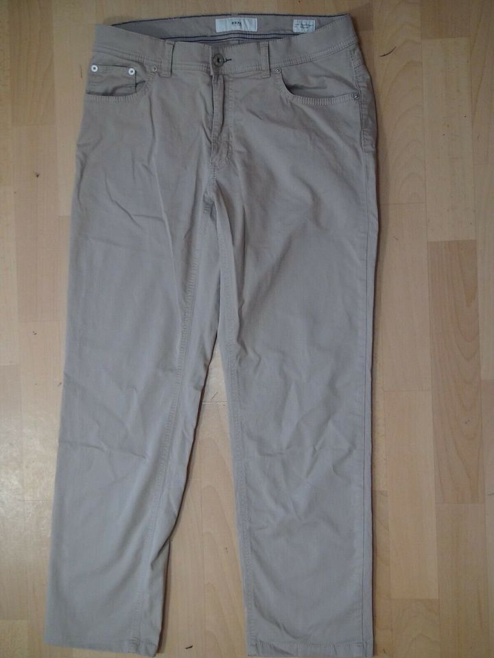 Brax Modell Cooper Herren Hose  FA beige-ton Gr. 33 W33 stretch in Schwerin