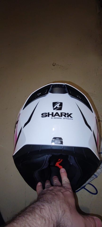 Motorradhelm von Shark weiß/lila in Dortmund