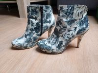 Stiefeletten High Heels, weiß mit Blumenmuster Sachsen - Lößnitz Vorschau